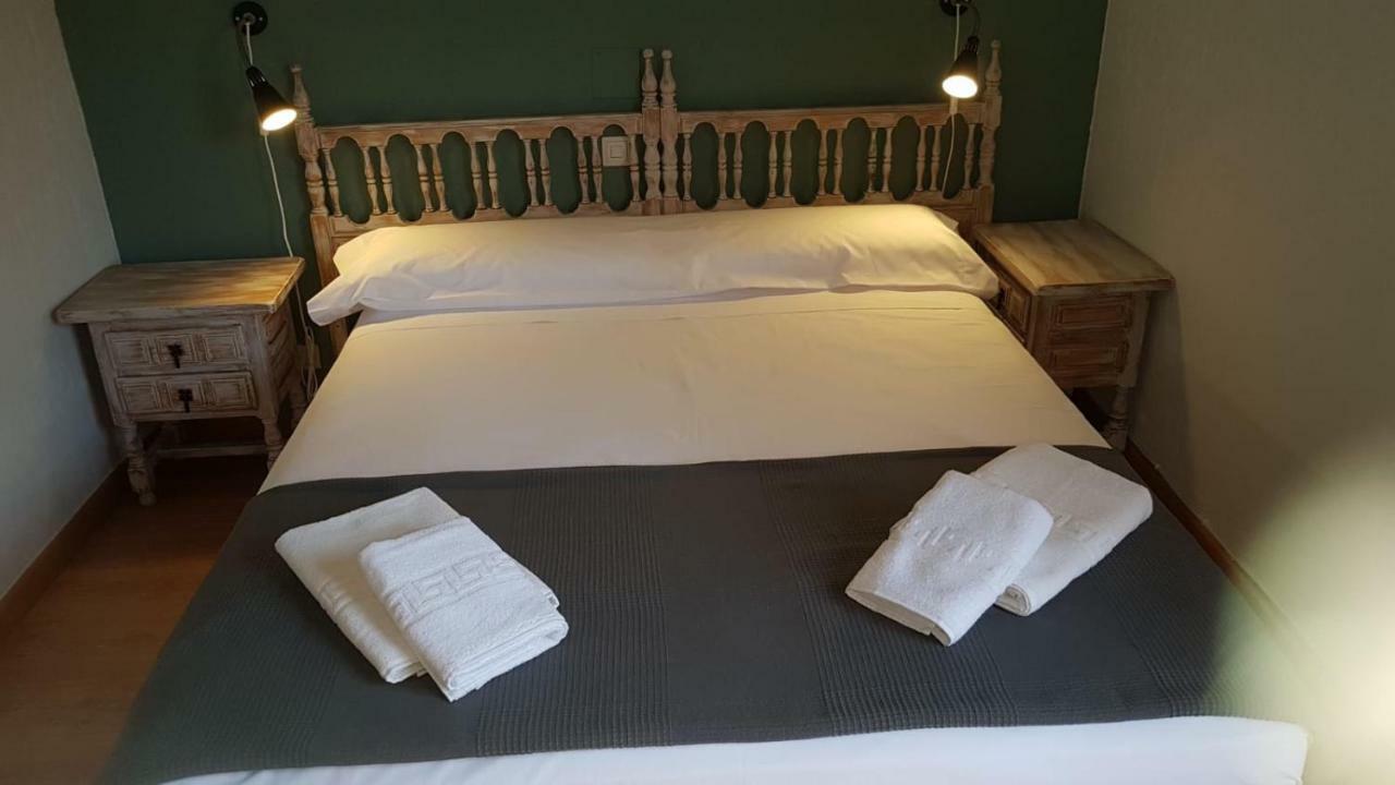 Hostal Becerril Becerril de la Sierra Zewnętrze zdjęcie