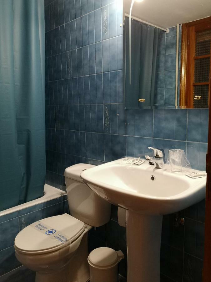 Hostal Becerril Becerril de la Sierra Zewnętrze zdjęcie